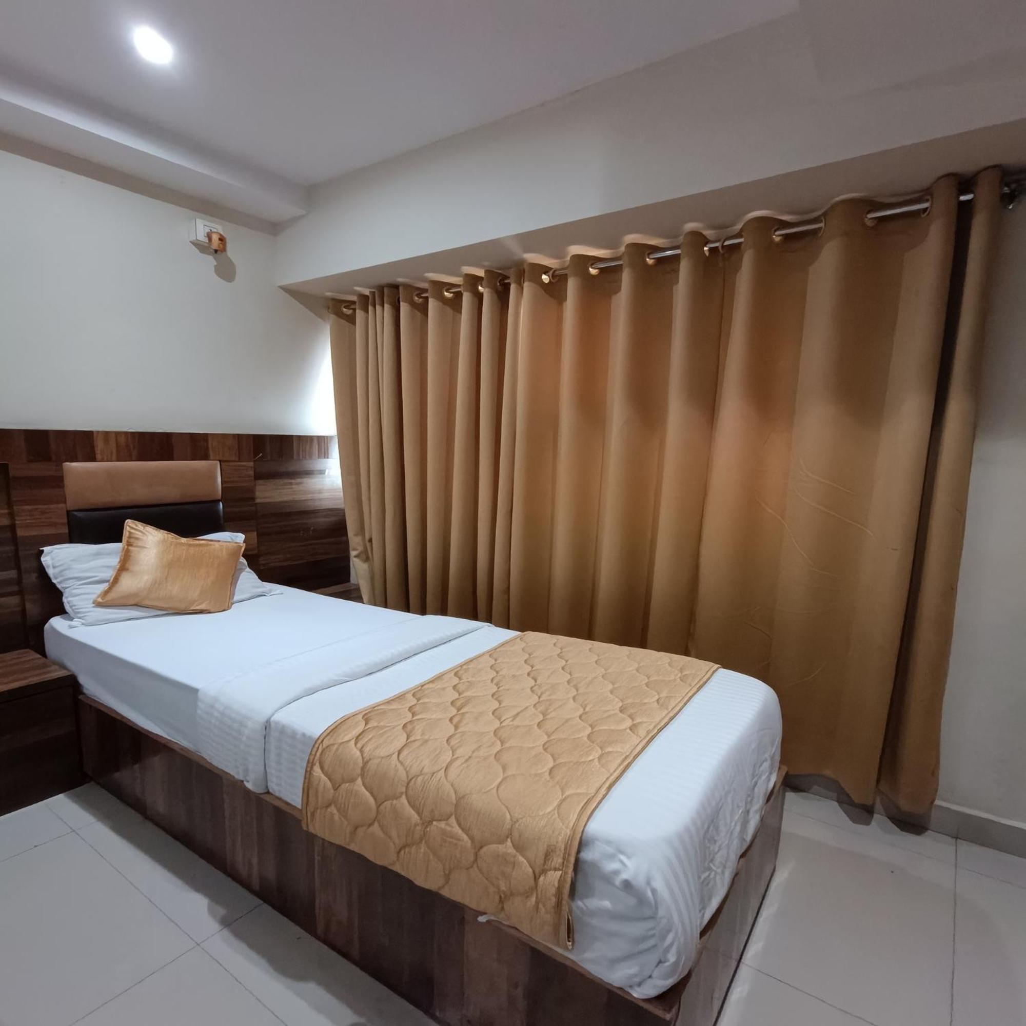 Rk Hotel-Near Grant Road Railway Station Bombaj Exteriér fotografie
