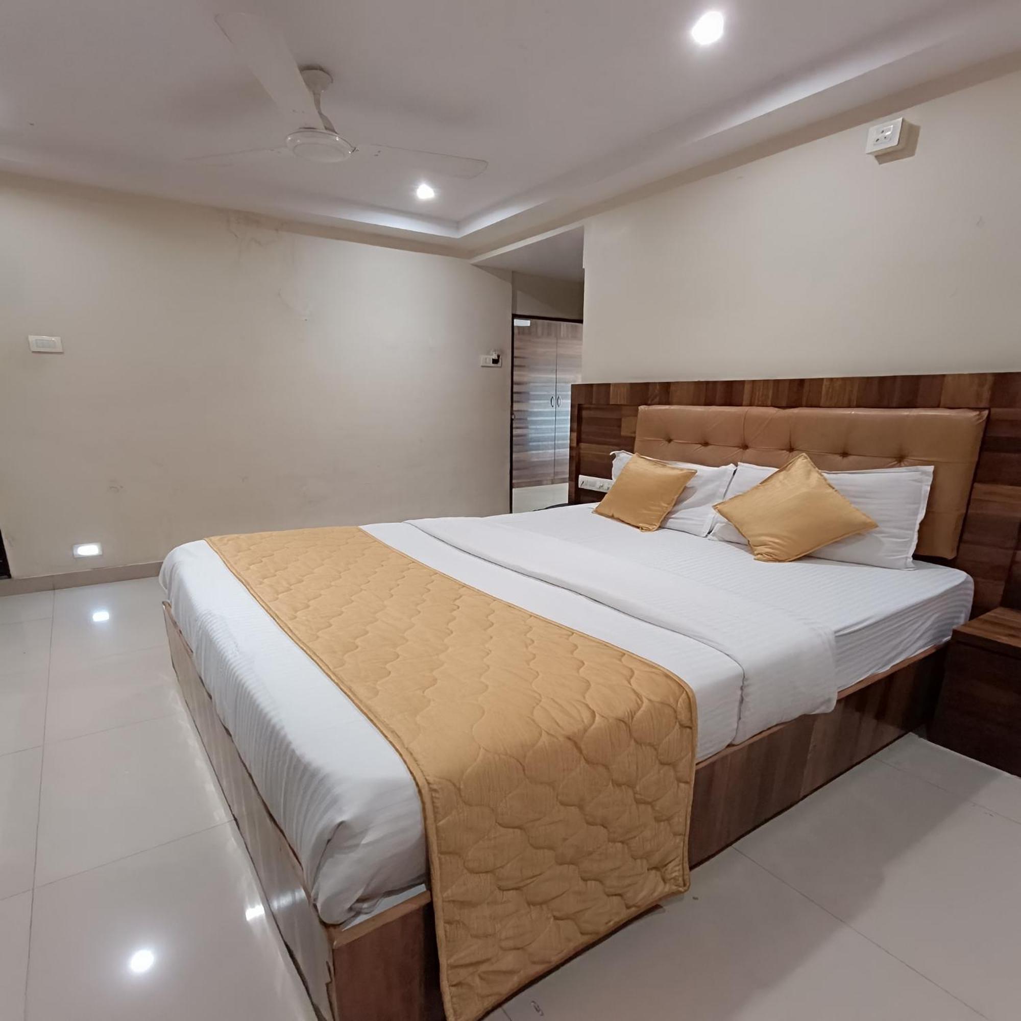 Rk Hotel-Near Grant Road Railway Station Bombaj Exteriér fotografie
