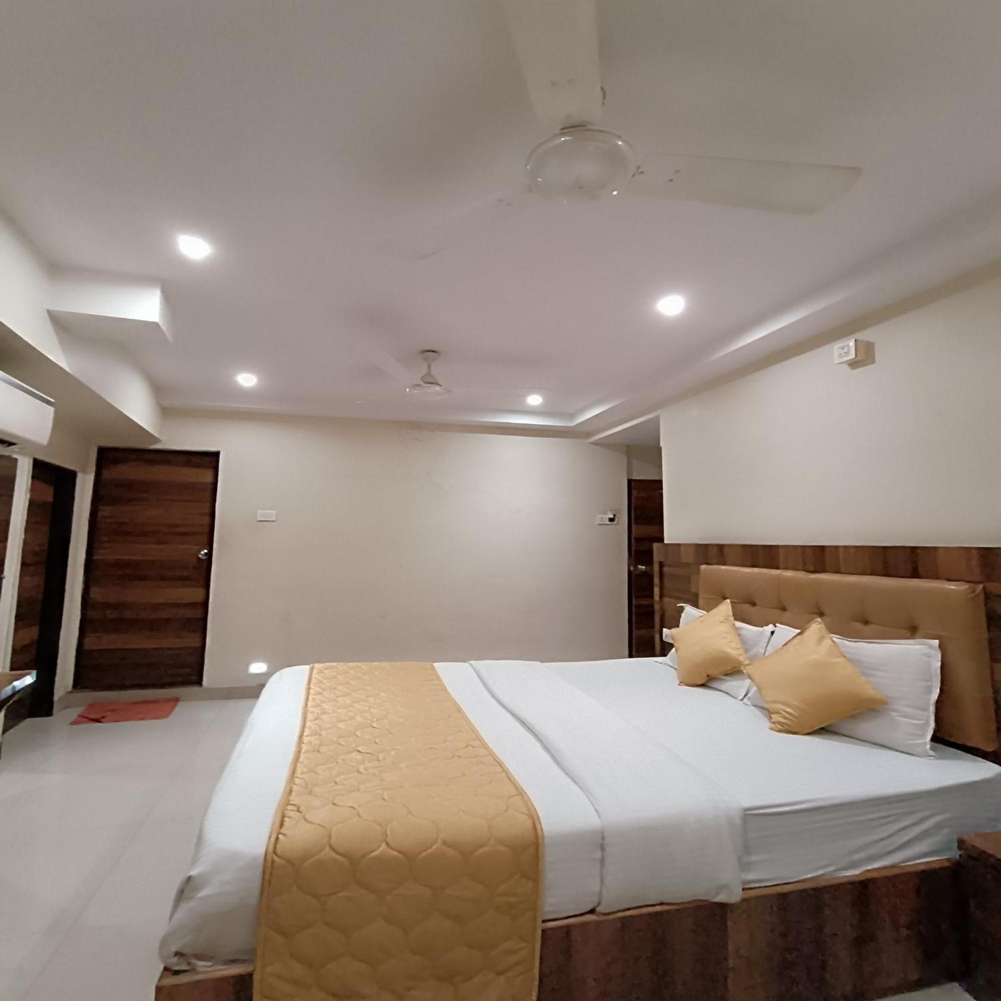 Rk Hotel-Near Grant Road Railway Station Bombaj Exteriér fotografie