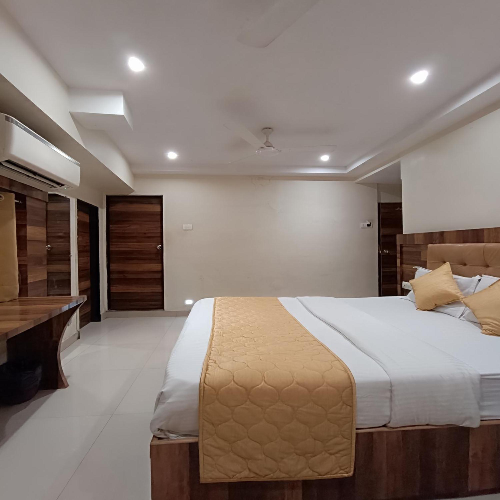 Rk Hotel-Near Grant Road Railway Station Bombaj Exteriér fotografie