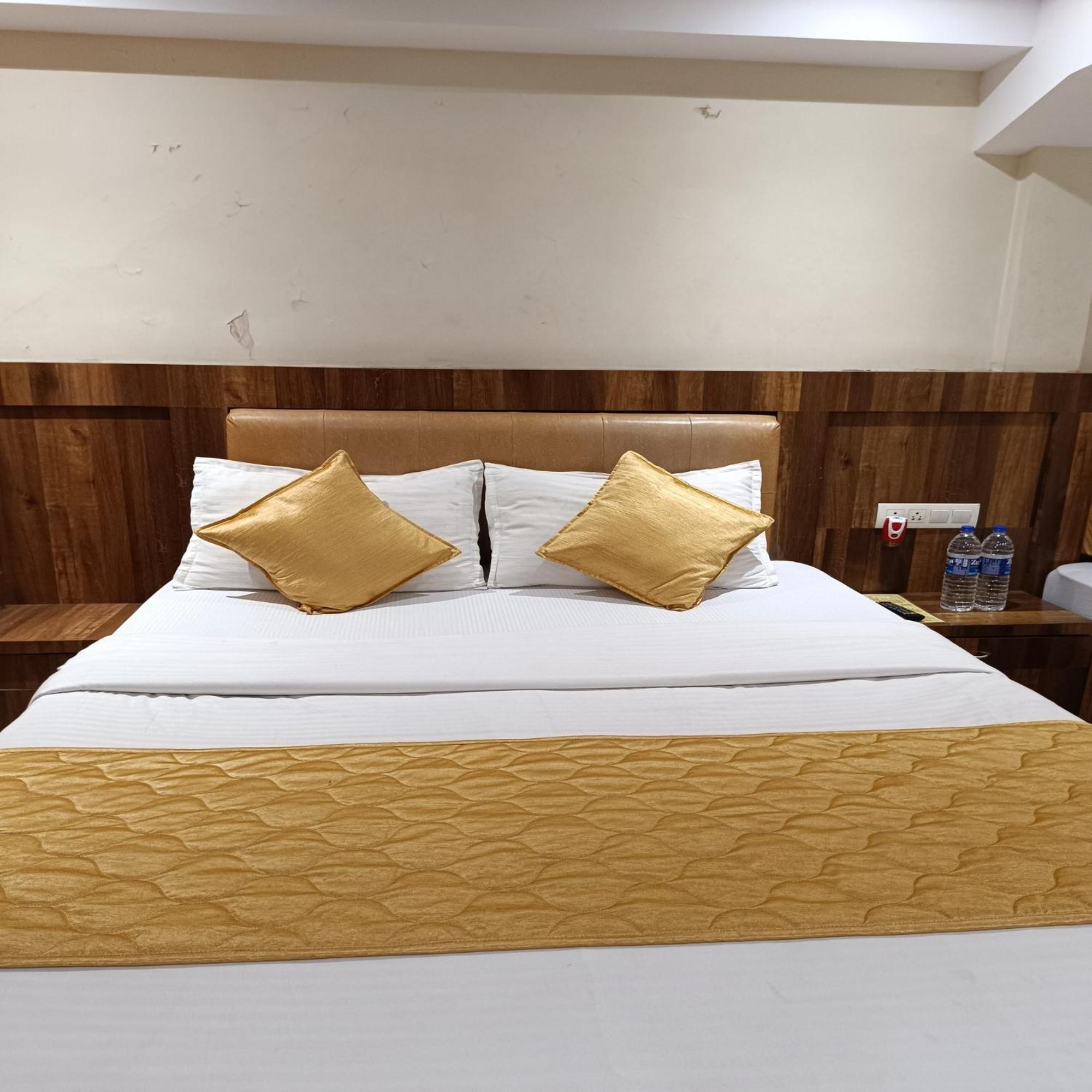Rk Hotel-Near Grant Road Railway Station Bombaj Exteriér fotografie